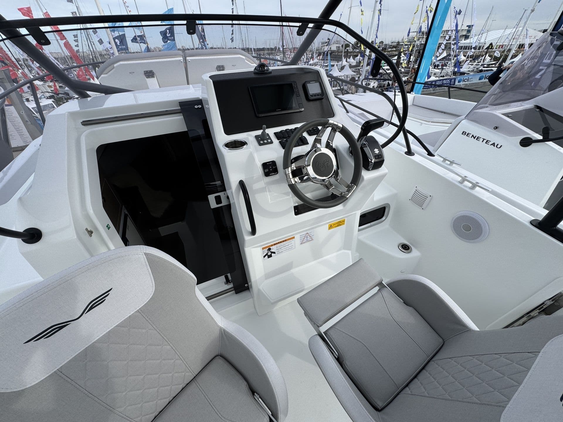 BENETEAU FLYER 8 SUNDECK - Photo 8