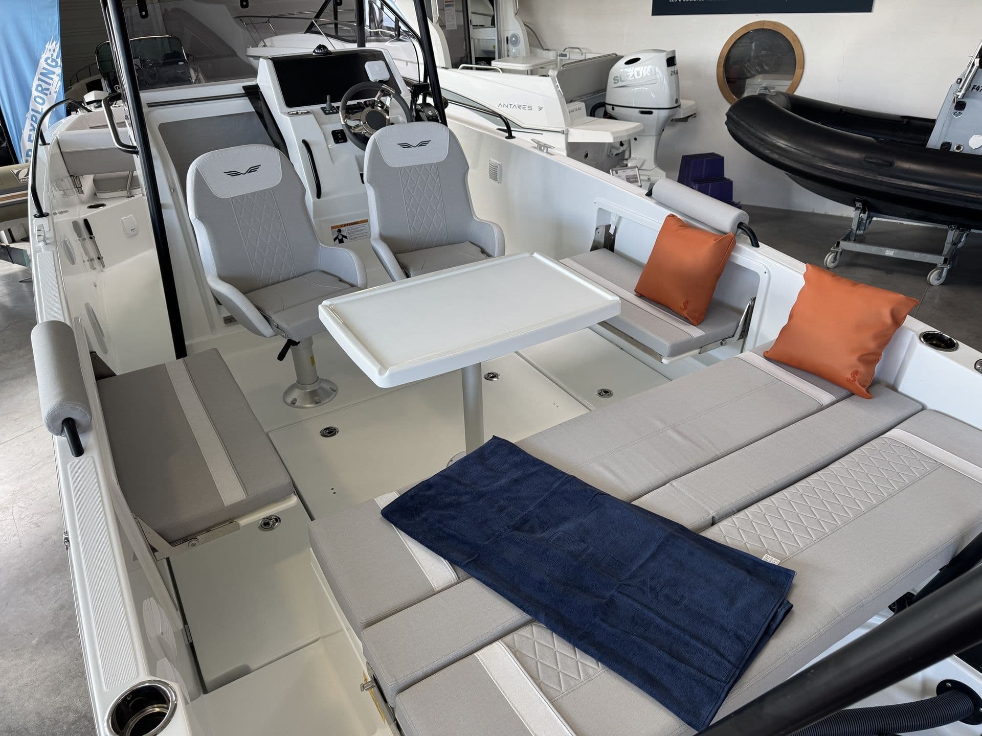 BENETEAU FLYER 8 SPACEDECK 2 - Photo 8