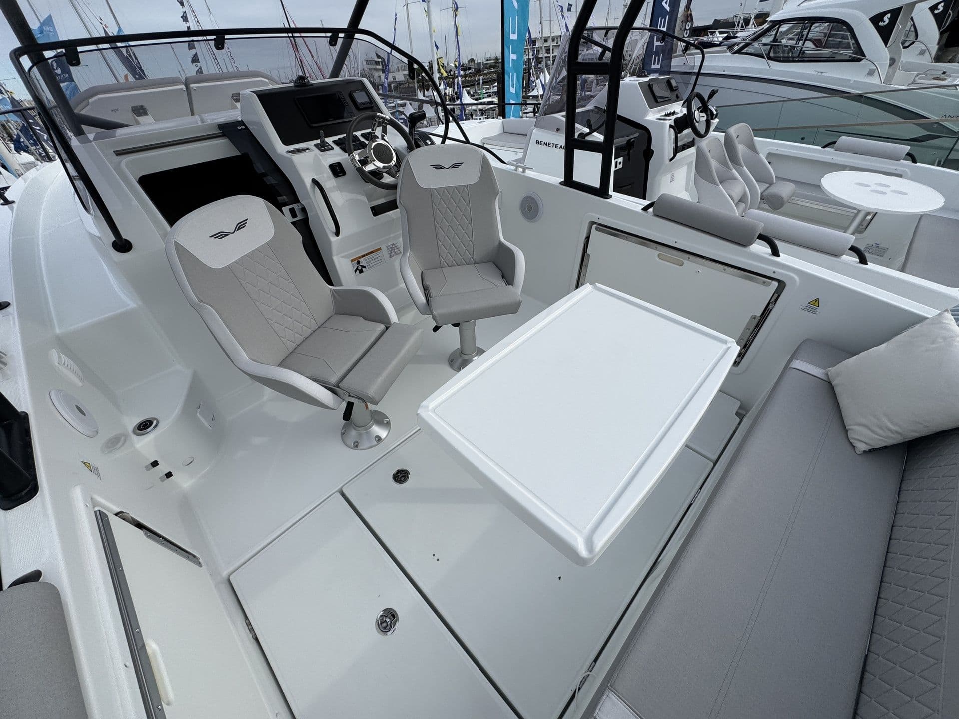 BENETEAU FLYER 8 SUNDECK - Photo 11