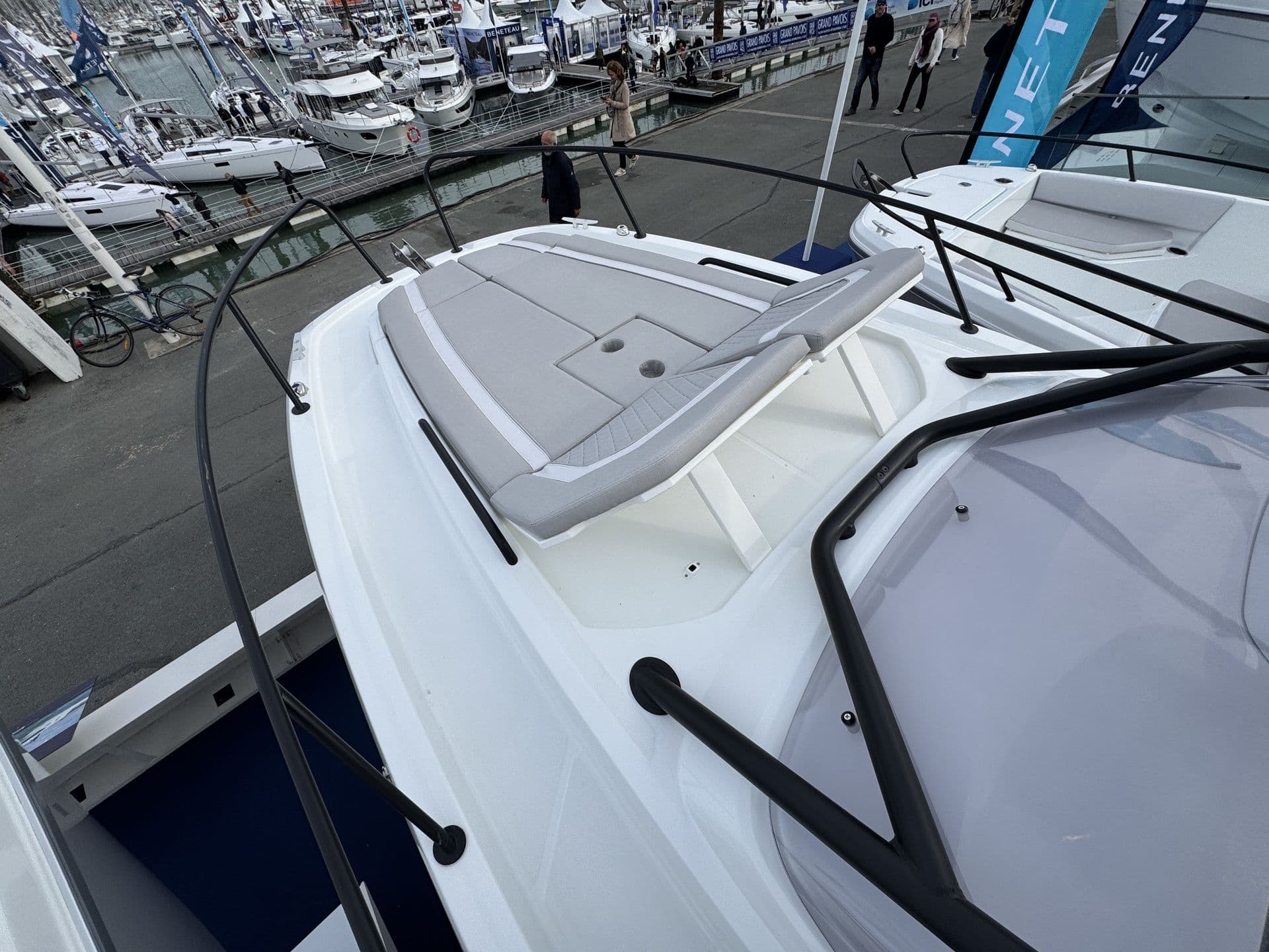 BENETEAU FLYER 8 SUNDECK - Photo 13