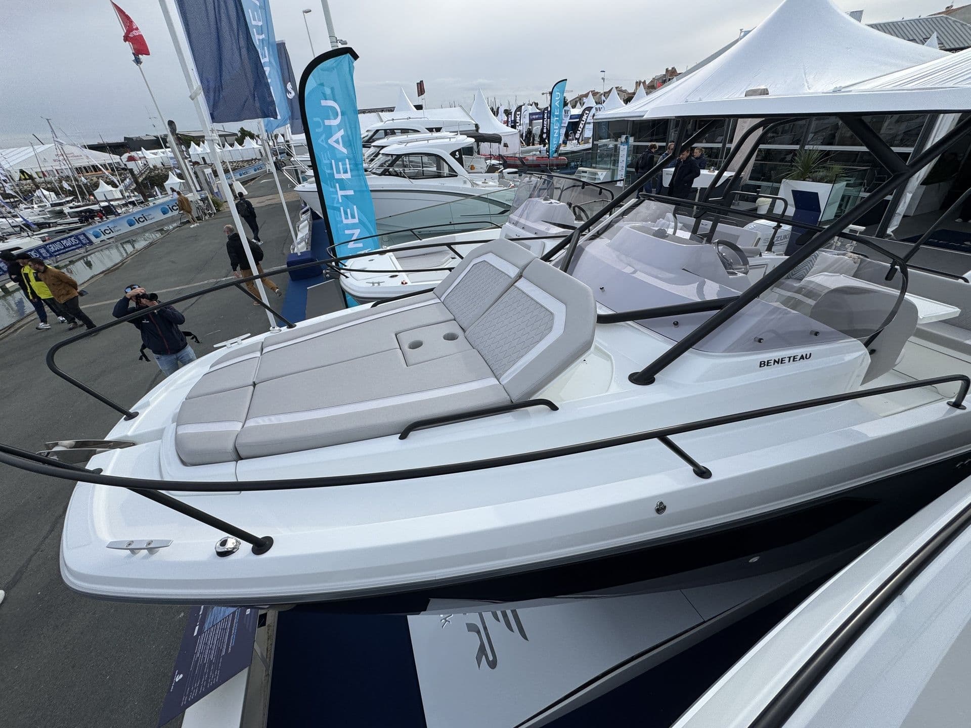 BENETEAU FLYER 8 SUNDECK - Photo 14