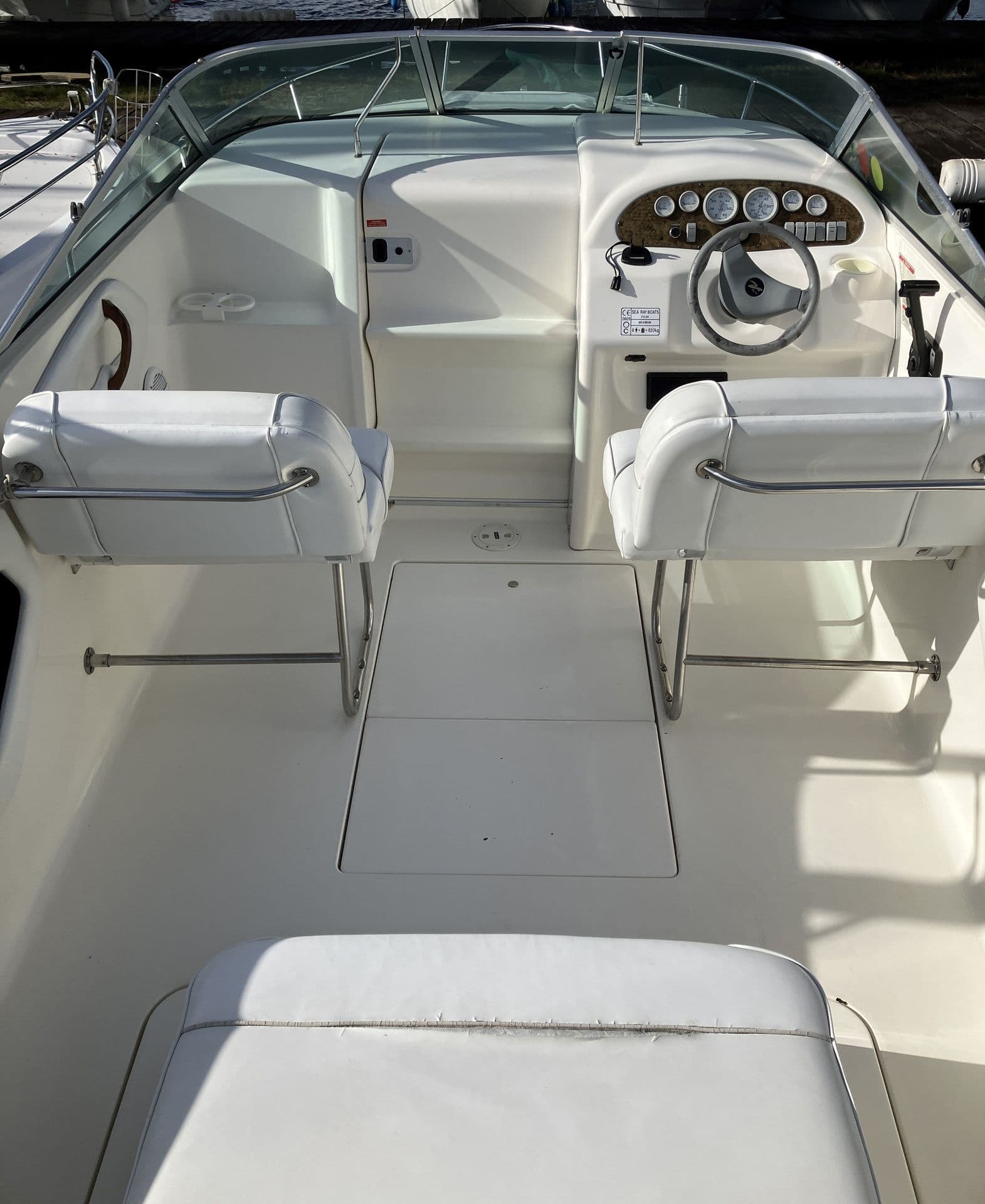 SEA RAY 215 EXPRESS CRUISER - Photo 6