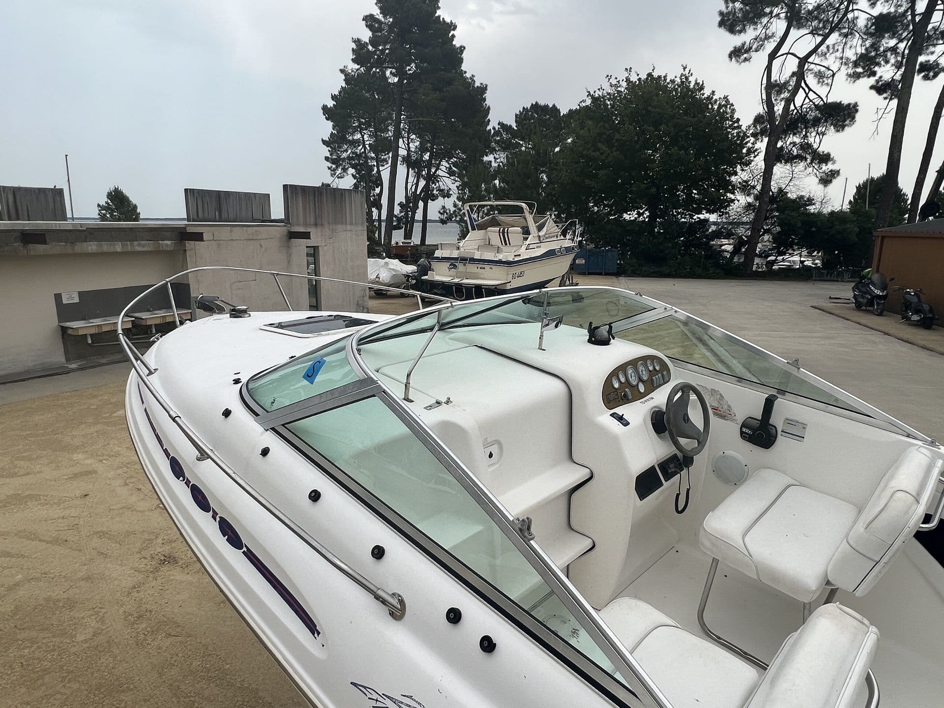 SEA RAY 215 EXPRES CRUISER - Photo 9