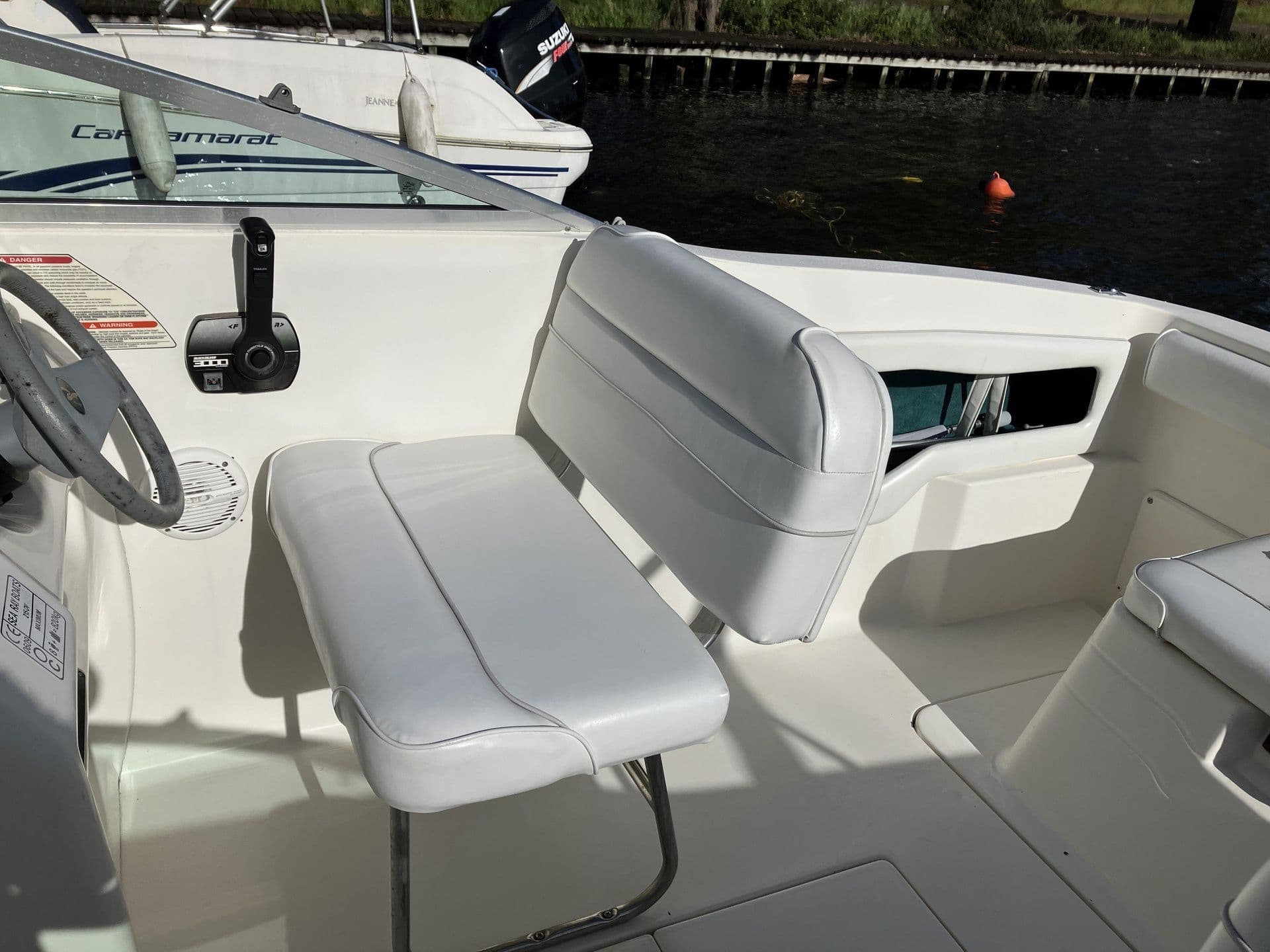 SEA RAY 215 EXPRESS CRUISER - Photo 4
