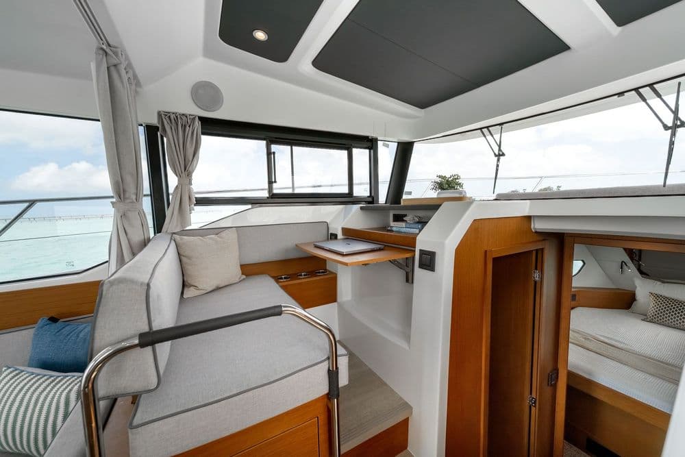 BENETEAU SWIFT TRAWLER 37 FLY - Photo 19