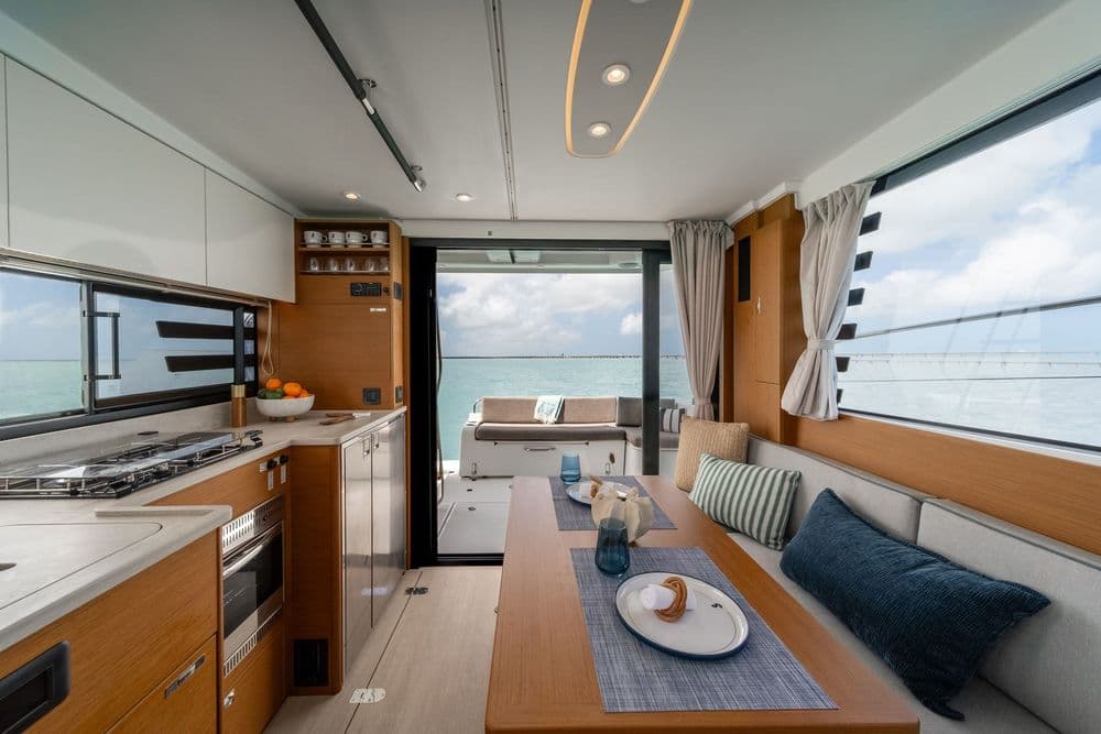 BENETEAU SWIFT TRAWLER 37 FLY - Photo 13