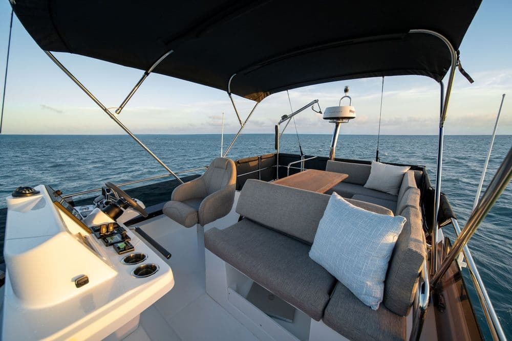 BENETEAU SWIFT TRAWLER 37 FLY - Photo 9