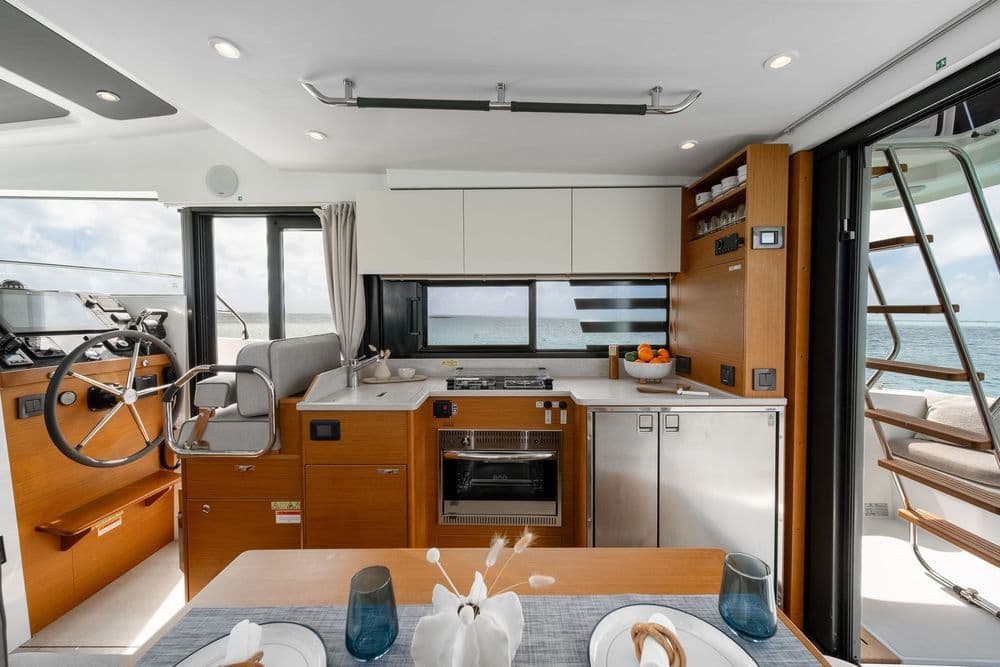 BENETEAU SWIFT TRAWLER 37 FLY - Photo 18