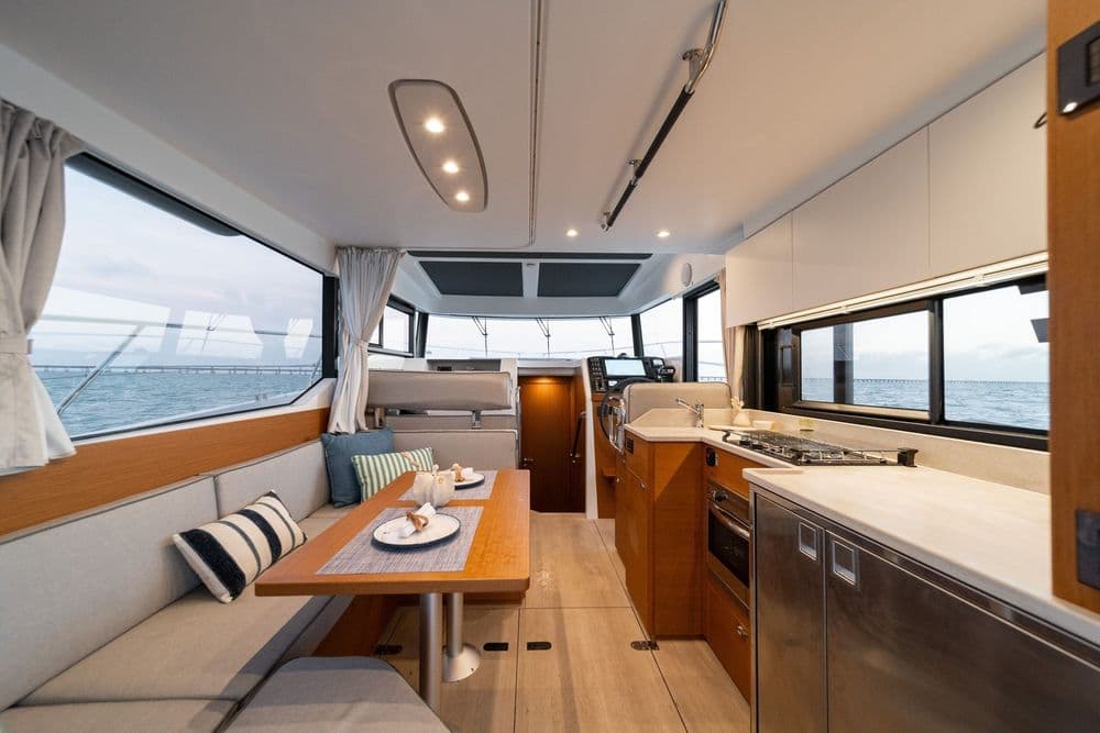 BENETEAU SWIFT TRAWLER 37 FLY - Photo 11