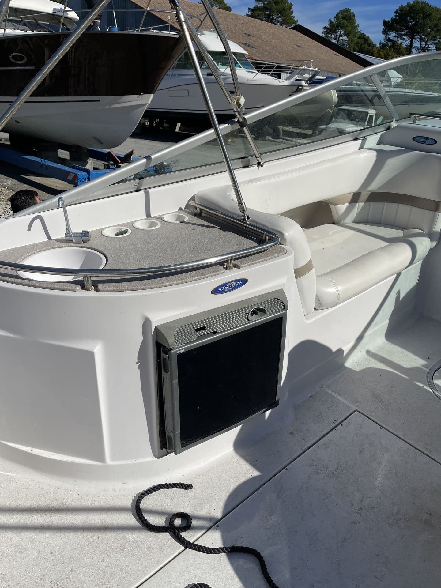 FOUR WINNS SUNDOWNER 285 - Photo 5