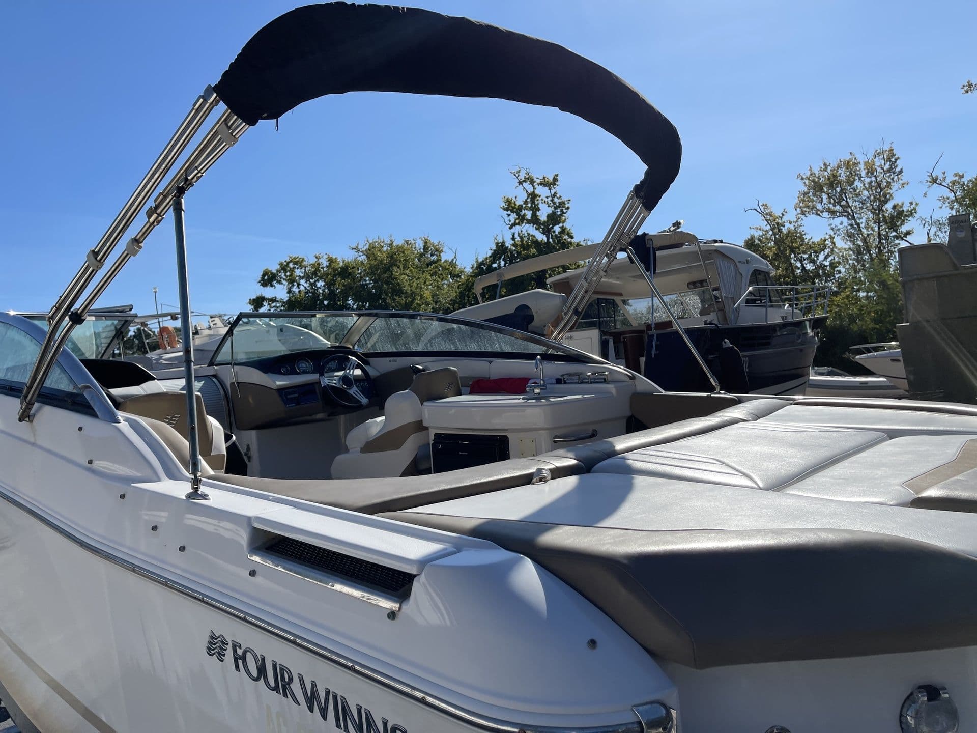 FOUR WINNS SUNDOWNER 285 - Photo 10