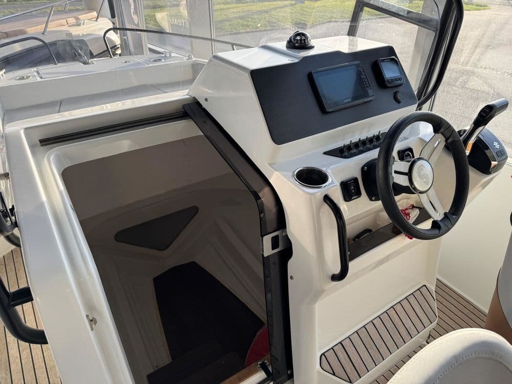 BENETEAU Flyer 7 Spacedeck Fishing - Photo 3