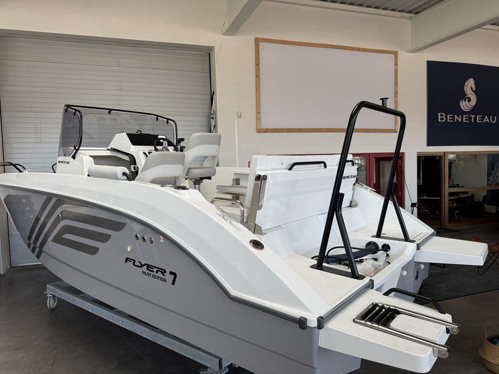 BENETEAU FLYER 7 SPACEDECK Pilot Edition - Photo 6