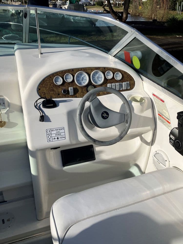 SEA RAY 215 EXPRESS CRUISER - Photo 3
