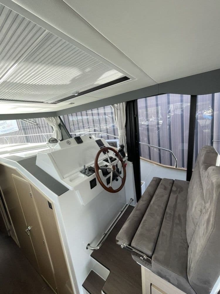 DELPHIA 12 SEDAN - Photo 14