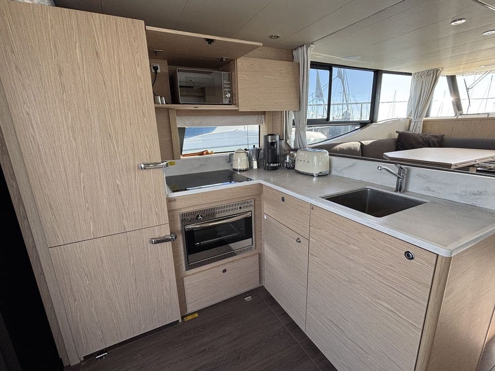 BENETEAU SWIFT TRAWLER 48 - Photo 4