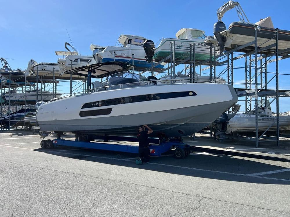 INVICTUS 370GTS - Photo 2