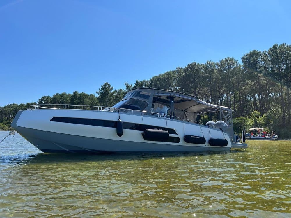 INVICTUS 370GTS - Photo 8