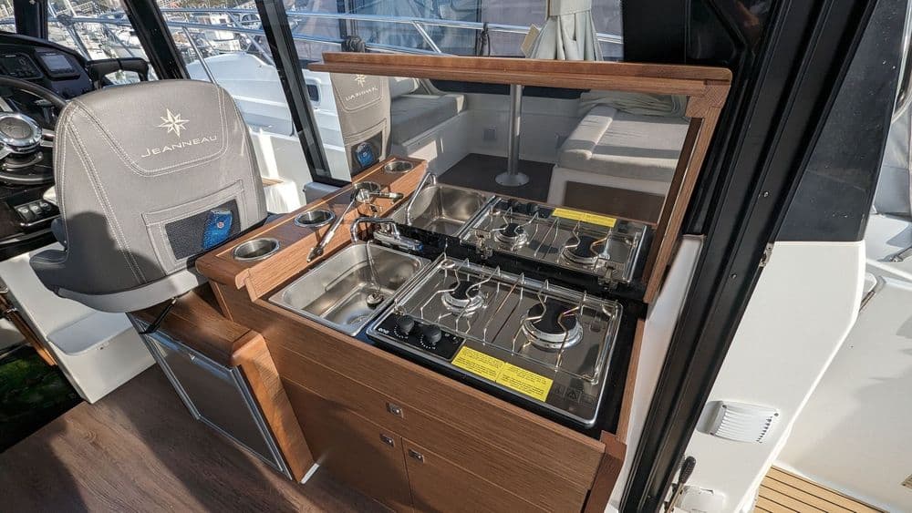 JEANNEAU MERRY FISHER 895 - Photo 2